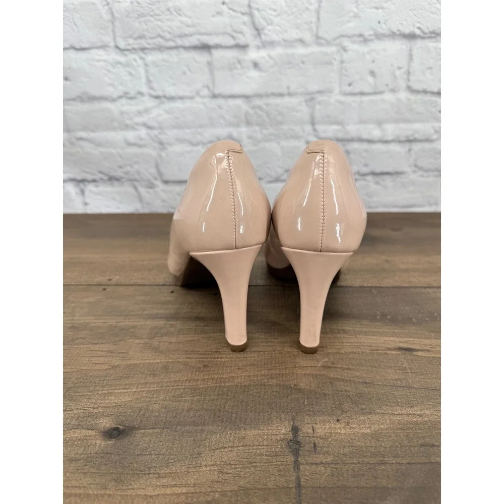 Clarks‎ Nude Patent Leather Pumps Heels Size 8 M Cushion Soft Minimalist Office